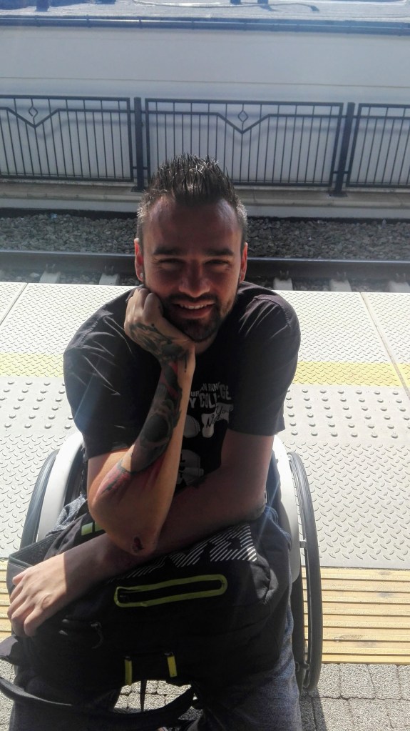 Obrazek posiada pusty atrybut alt; plik o nazwie kamyk-na-dworcu-w-gdac584sku-1.jpg